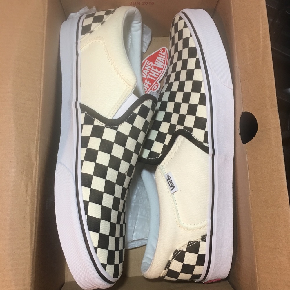 Brand New Men’s Checkerboard Vans